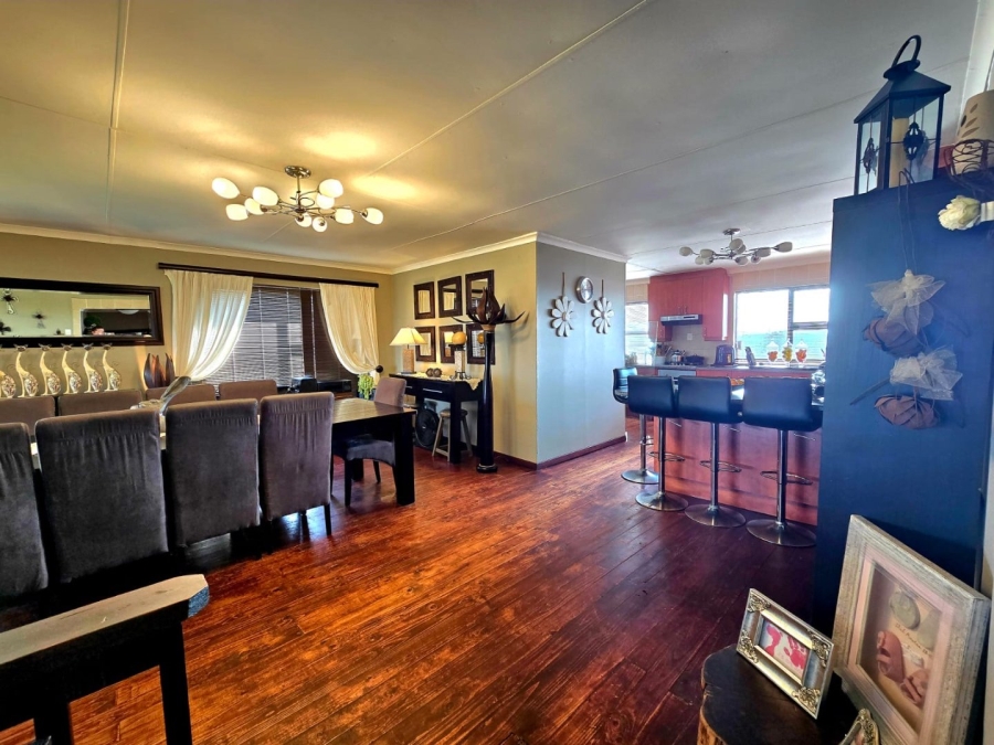 4 Bedroom Property for Sale in Paradise Beach Eastern Cape